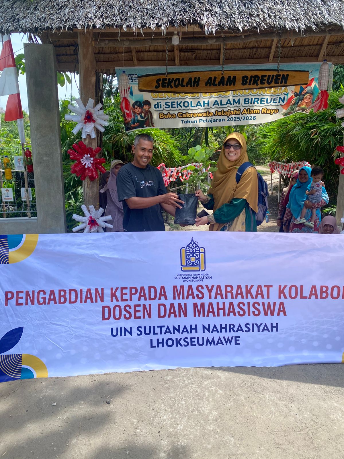 Penyerahan bibit nilam